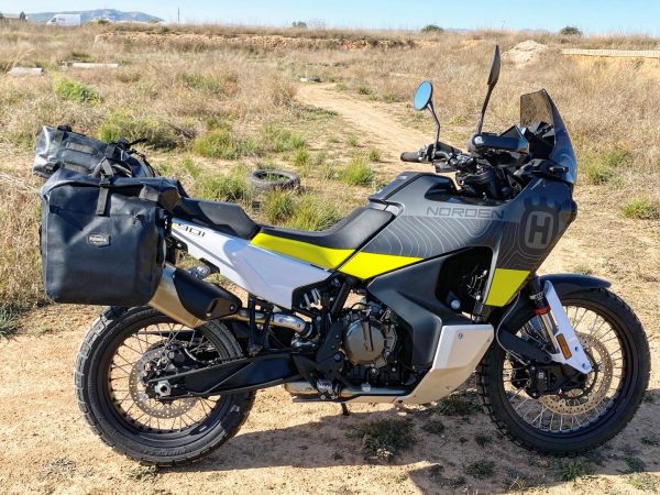 PORTAEQUIPAJES TRASERO Y SOPORTE DE ALFORJAS PARA HUSQVARNA NORDEN 901